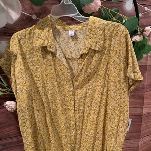 Button down short sleeve shirt